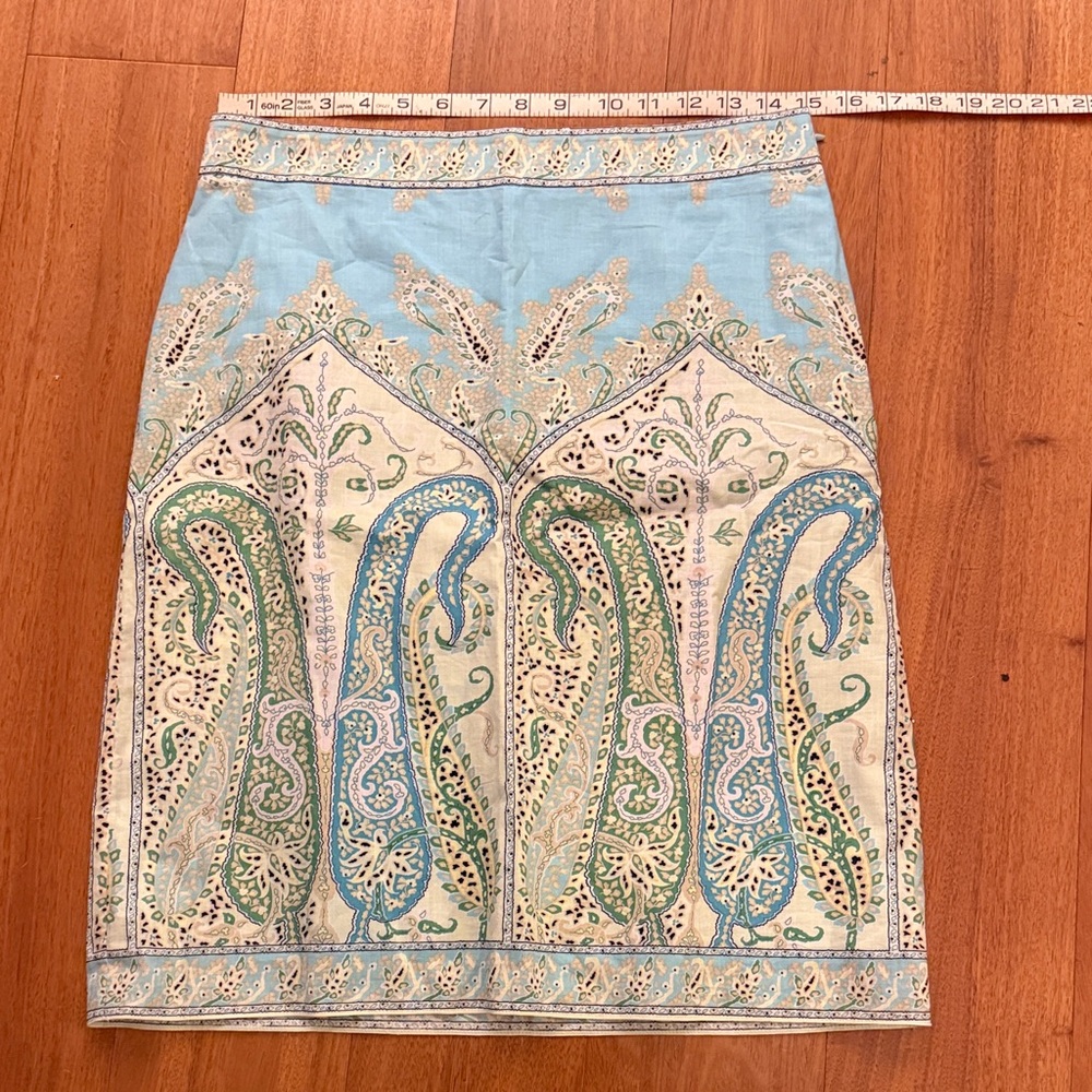 Elie Tahari Paisley Pencil Skirt – Elegant, Boho‑Chic & Perfect for Work or Even